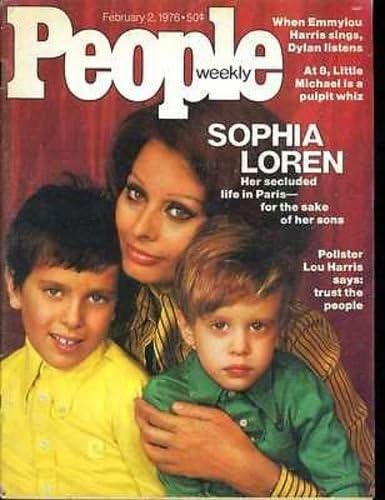 Sophia Loren 1976-Ban A People Magazin Emmylou Harris